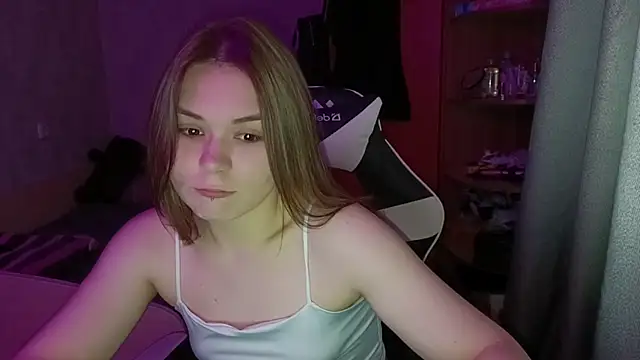 Snapshot of Sophi_gi chatting on 09/22/25, 04:47 Sophi gi online show from 09/22/25, 04:47
