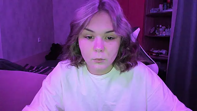 Snapshot of Sophi_gi chatting on 10/18/25, 12:28 Sophi gi online show from 10/18/25, 12:28
