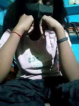 Snapshot of Pari_queen_44 chatting on 10/24/25, 04:47 Pari queen 44 online show from 10/24/25, 04:47