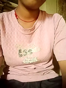 Snapshot of Pari_queen_44 chatting on 10/27/25, 07:45 Pari queen 44 online show from 10/27/25, 07:45