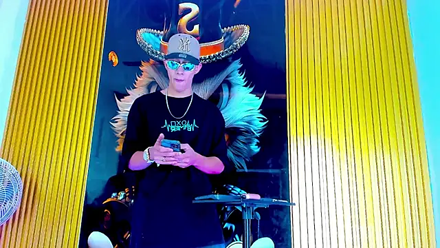 Dante Brown1  online show from 10/08/25, 09:34