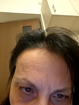 Snapshot of jessyca_ chatting on 10/06/25, 08:28 jessyca online show from 10/06/25, 08:28