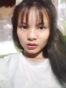 Snapshot of Senh_xxx chatting on 10/08/25, 10:35 Senh xxx online show from 10/08/25, 10:35