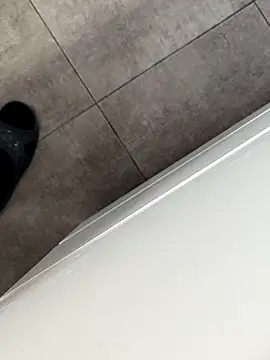 Yazaza1999 online show from 09/29/25, 10:42