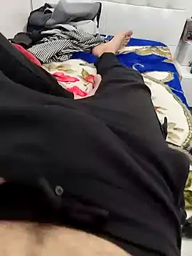 Yazaza1999 online show from 10/28/25, 02:31