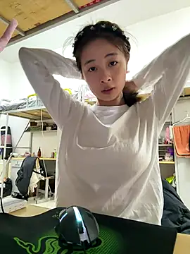 Snapshot of Luck-Sally chatting on 10/16/25, 01:50 Luck-Sally online show from 10/16/25, 01:50