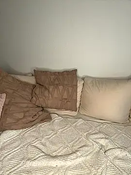 Snapshot of Nola_Luxx-offiziell chatting on 10/21/25, 10:27 Nola Luxx-offiziell online show from 10/21/25, 10:27