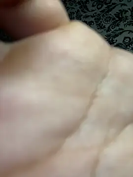 Snapshot of aninha21 chatting on 11/17/25, 10:32 aninha21 online show from 11/17/25, 10:32