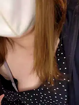 Snapshot of --MIYUKI chatting on 09/11/25, 11:32 --MIYUKI online show from 09/11/25, 11:32