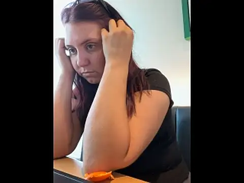 RoseMaee online show from 10/24/25, 09:49