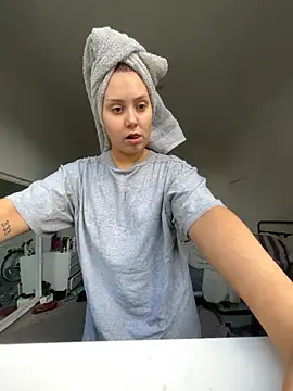 RoseMaee online show from 10/25/25, 09:17