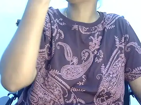 Hott Noor online show from 10/24/25, 05:20