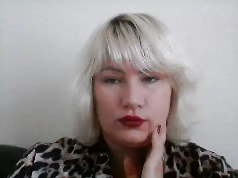 Snapshot of LallyLoveXx chatting on 09/15/25, 10:37 LallyLoveXx online show from 09/15/25, 10:37