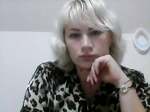 Snapshot of LallyLoveXx chatting on 10/07/25, 04:48 LallyLoveXx online show from 10/07/25, 04:48