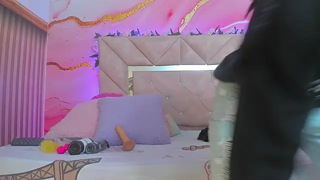 Taylor oriana  online show from 10/27/25, 11:03