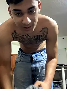 Snapshot of condenovin chatting on 09/24/25, 04:54 condenovin online show from 09/24/25, 04:54