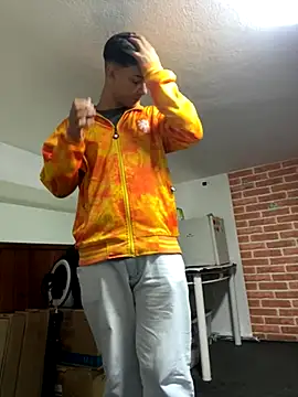 Snapshot of condenovin chatting on 09/25/25, 02:32 condenovin online show from 09/25/25, 02:32