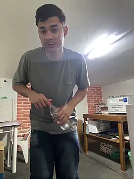 Snapshot of condenovin chatting on 10/08/25, 04:15 condenovin online show from 10/08/25, 04:15