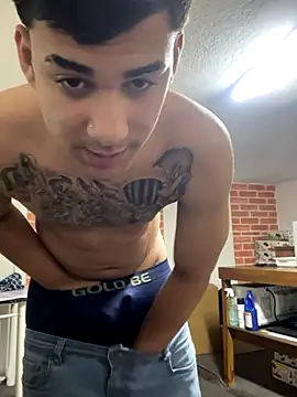 Snapshot of condenovin chatting on 10/10/25, 04:39 condenovin online show from 10/10/25, 04:39