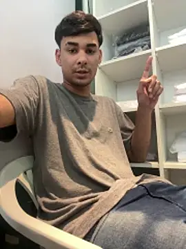 Snapshot of condenovin chatting on 11/14/25, 05:11 condenovin online show from 11/14/25, 05:11