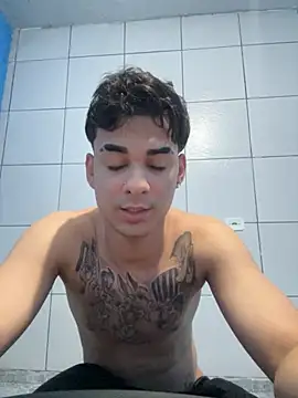 Snapshot of condenovin chatting on 11/20/25, 03:56 condenovin online show from 11/20/25, 03:56