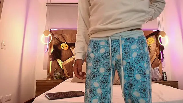 Snapshot of genessis__david chatting on 10/11/25, 04:22 genessis david online show from 10/11/25, 04:22