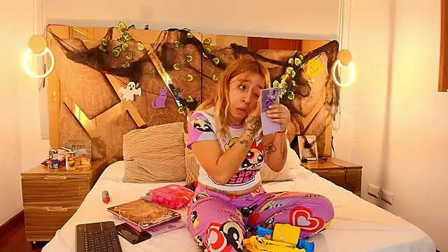 Snapshot of genessis__david chatting on 10/12/25, 04:44 genessis david online show from 10/12/25, 04:44