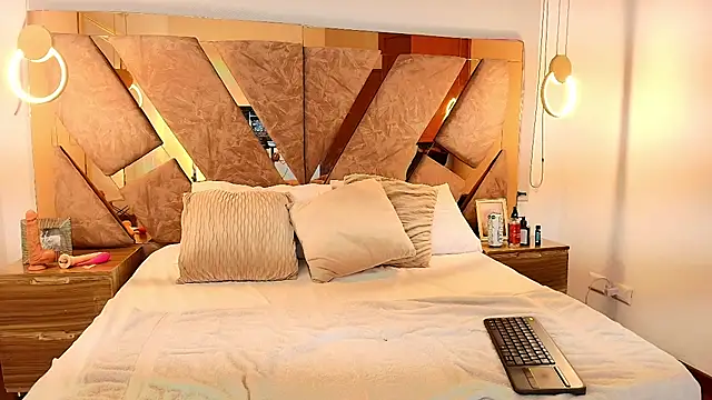 Snapshot of genessis__david chatting on 11/14/25, 03:05 genessis david online show from 11/14/25, 03:05