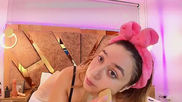 Snapshot of genessis__david chatting on 11/17/25, 04:07 genessis david online show from 11/17/25, 04:07