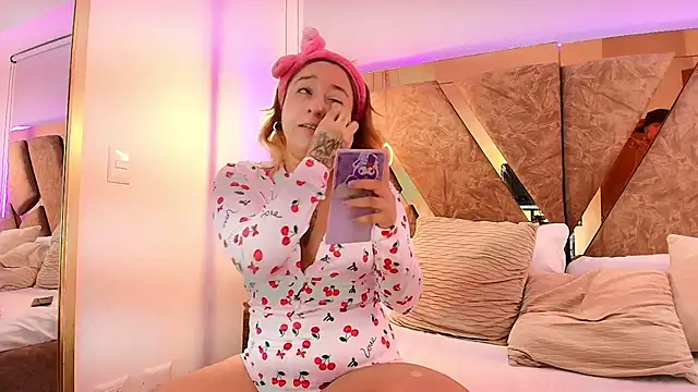 Snapshot of genessis__david chatting on 11/19/25, 04:12 genessis david online show from 11/19/25, 04:12