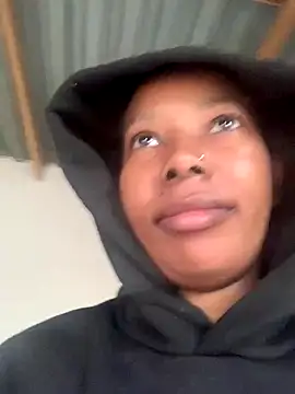 Snapshot of Pretty_Beauty chatting on 11/03/25, 02:51 Pretty Beauty online show from 11/03/25, 02:51