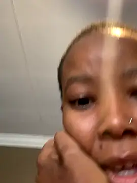 Snapshot of Pretty_Beauty chatting on 11/18/25, 08:52 Pretty Beauty online show from 11/18/25, 08:52