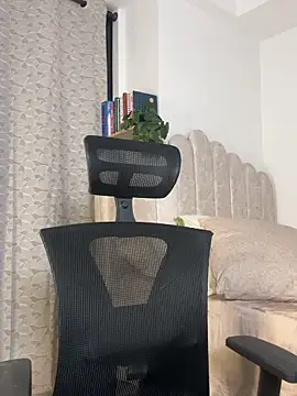 Snapshot of Sara-Evans chatting on 10/21/25, 12:33 Sara-Evans online show from 10/21/25, 12:33