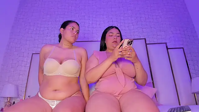 Snapshot of Mia_and_lexy chatting on 10/10/25, 02:32 Mia and lexy online show from 10/10/25, 02:32