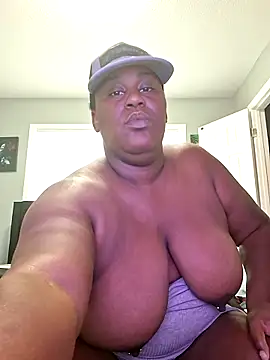 Snapshot of Eatme07 chatting on 09/11/25, 01:44 Eatme07 online show from 09/11/25, 01:44