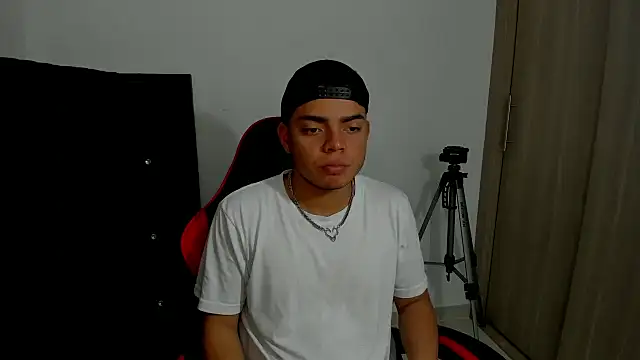 Snapshot of Axel-Latin-Boy chatting on 10/02/25, 02:29 Axel-Latin-Boy online show from 10/02/25, 02:29