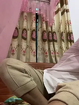 Snapshot of mai-xinh chatting on 10/28/25, 06:06 mai-xinh online show from 10/28/25, 06:06