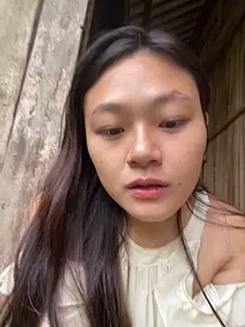 Snapshot of mai-xinh chatting on 11/08/25, 12:44 mai-xinh online show from 11/08/25, 12:44