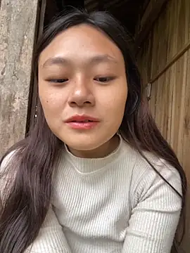 Snapshot of mai-xinh chatting on 11/13/25, 11:58 mai-xinh online show from 11/13/25, 11:58