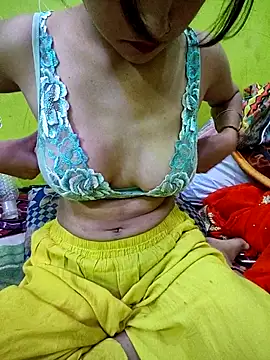 Snapshot of RUCHI__ chatting on 10/29/25, 04:04 RUCHI   online show from 10/29/25, 04:04