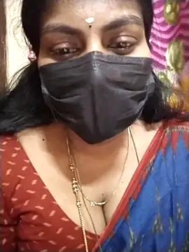 Snapshot of Nithiila chatting on 09/15/25, 07:41 Nithiila online show from 09/15/25, 07:41
