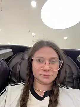 Snapshot of MiniVi chatting on 09/14/25, 06:23 MiniVi online show from 09/14/25, 06:23