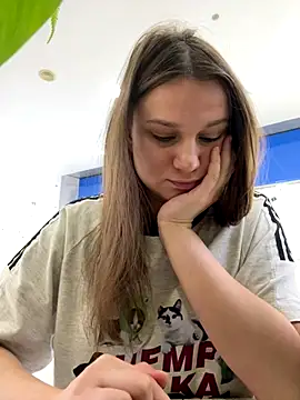 Snapshot of MiniVi chatting on 09/17/25, 06:15 MiniVi online show from 09/17/25, 06:15