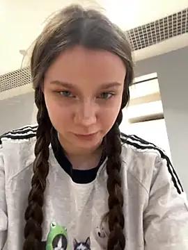 Snapshot of MiniVi chatting on 09/24/25, 08:06 MiniVi online show from 09/24/25, 08:06