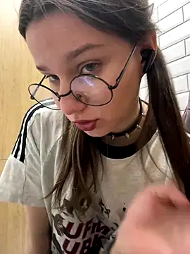 Snapshot of MiniVi chatting on 09/29/25, 05:45 MiniVi online show from 09/29/25, 05:45