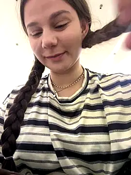 Snapshot of MiniVi chatting on 10/02/25, 06:31 MiniVi online show from 10/02/25, 06:31