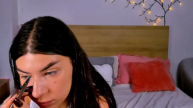 Bella Davis love online show from 10/11/25, 09:46