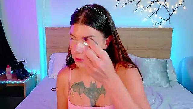 Bella Davis love online show from 10/18/25, 06:19