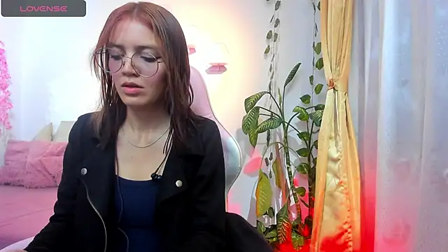 Snapshot of Jade22__ chatting on 09/11/25, 12:49 Jade22 online show from 09/11/25, 12:49