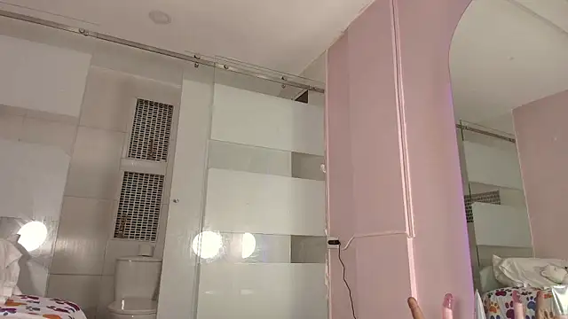 keila hott20 online show from 11/13/25, 02:54